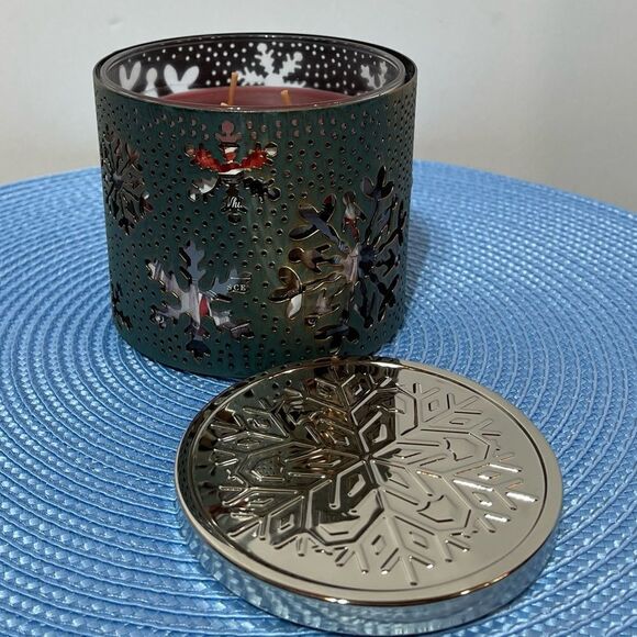White Barn Wish Christmas Spice 3 Wick Candle with holder NWT - Picture 3 of 6